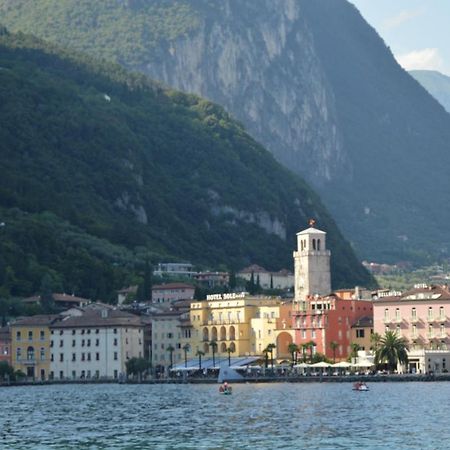 Appartamento Sunrise - Centro Storico N1 Riva del Garda Buitenkant foto