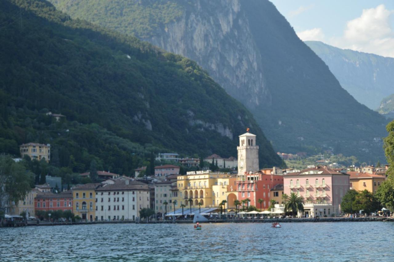 Appartamento Sunrise - Centro Storico N1 Riva del Garda Buitenkant foto