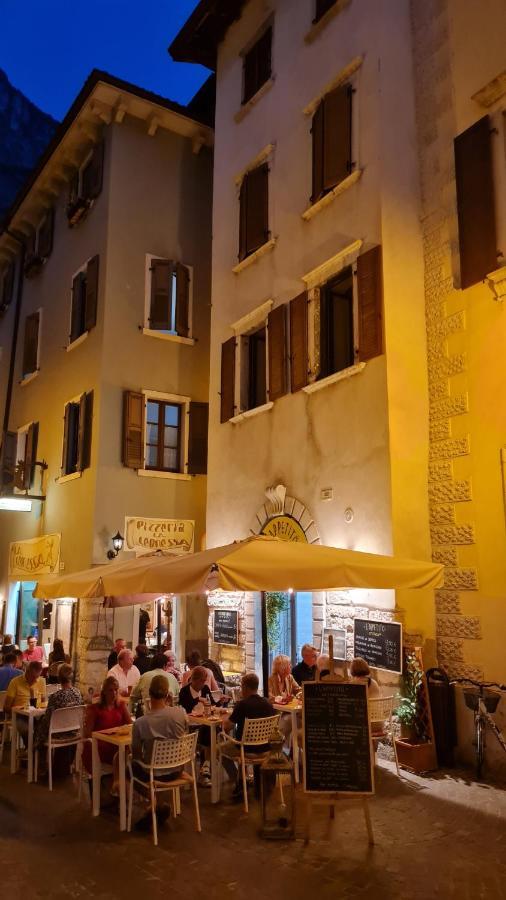 Appartamento Sunrise - Centro Storico N1 Riva del Garda Buitenkant foto