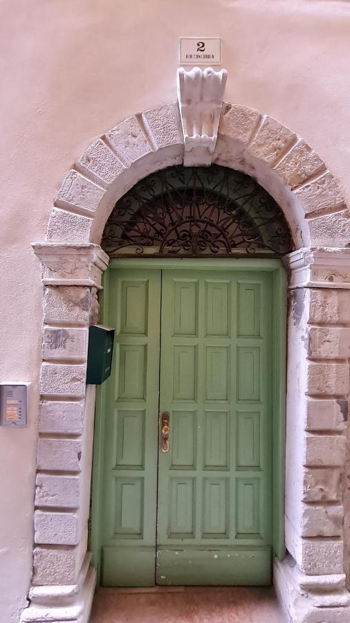 Appartamento Sunrise - Centro Storico N1 Riva del Garda Buitenkant foto
